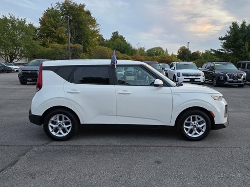 Certified 2022 Kia Soul LX w/ Technology Package image 9