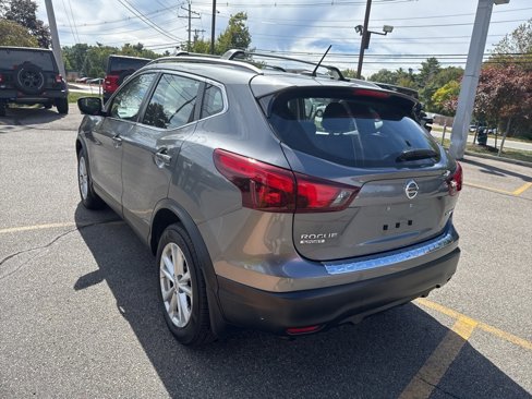 Used 2018 Nissan Rogue Sport SV w/ SV Technology Package image 5