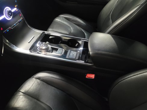 Used 2020 Ford Edge Titanium image 26
