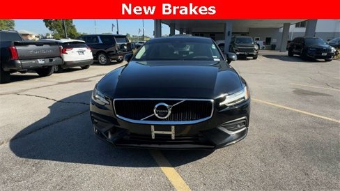 Used 2019 Volvo S60 T6 Momentum w/ Multimedia Package image 3