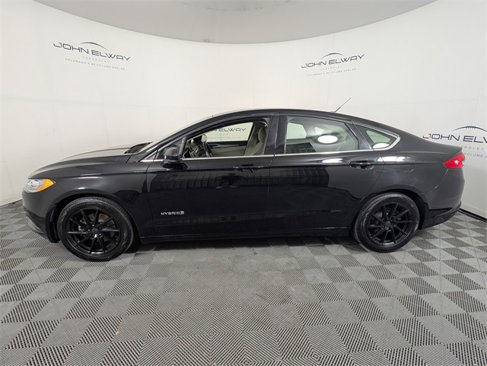 Used 2017 Ford Fusion SE image 2