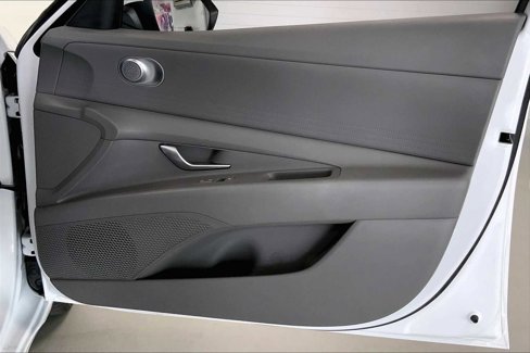Used 2022 Hyundai Elantra SEL image 26