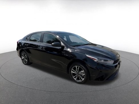 Used 2024 Kia Forte LXS image 2