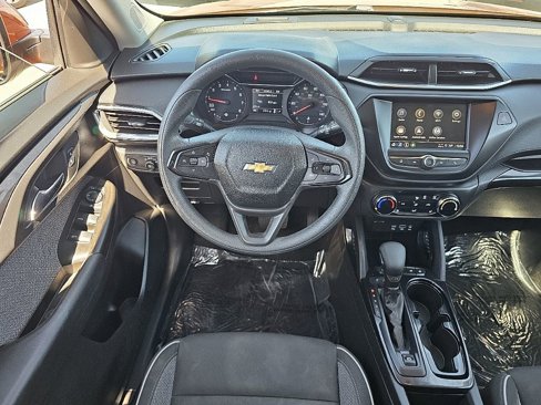 Used 2022 Chevrolet TrailBlazer LT w/ LPO, Blackout Package image 22