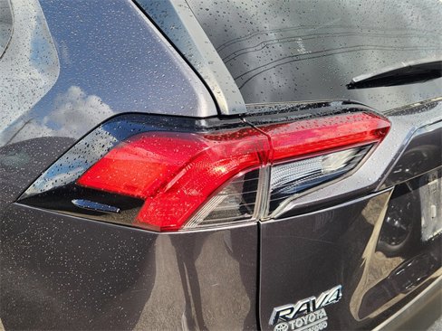 Used 2019 Toyota RAV4 LE image 7