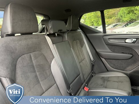 Certified 2022 Volvo XC40 T5 R-Design image 28