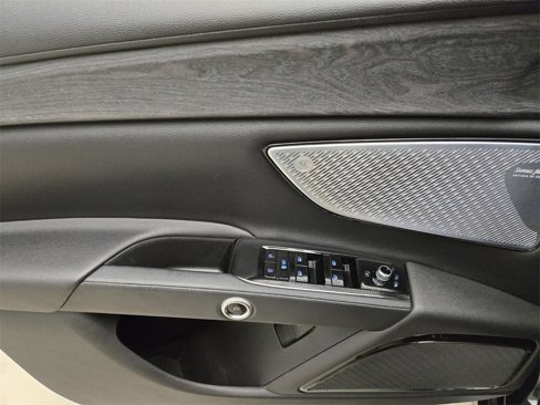 Used 2023 Maserati Grecale GT image 31