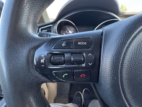 Used 2016 Kia Sedona LX w/ LX Convenience Package image 22