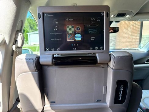 Used 2019 Chrysler Pacifica Touring-L Plus image 24