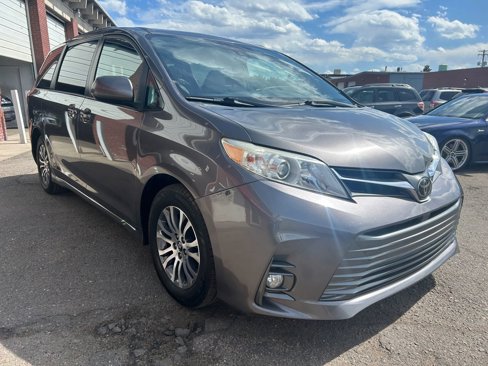 Used 2018 Toyota Sienna XLE image 7