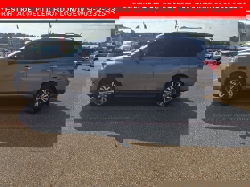 Used 2017 Nissan Pathfinder SL image 4