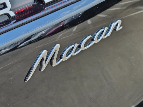 Used 2024 Porsche Macan image 20