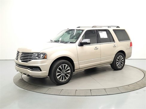 Used 2017 Lincoln Navigator Select image 3