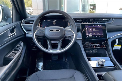 New 2025 Jeep Grand Cherokee Laredo X image 21