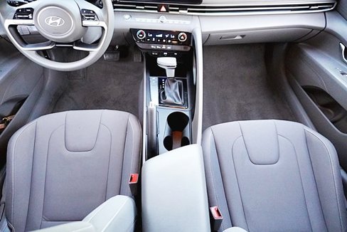Certified 2024 Hyundai Elantra SEL image 19