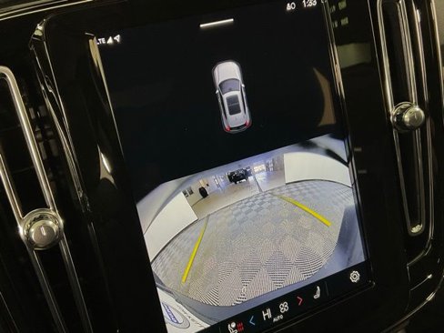 New 2025 Volvo XC40 B5 Core w/ Climate Package image 15