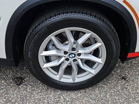 Used 2022 BMW X5 xDrive40i w/ Premium Package image 10