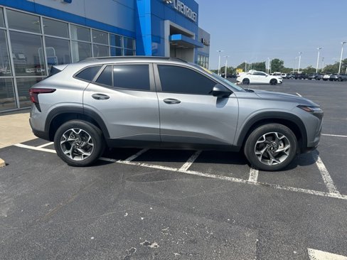 Used 2024 Chevrolet Trax LT image 6
