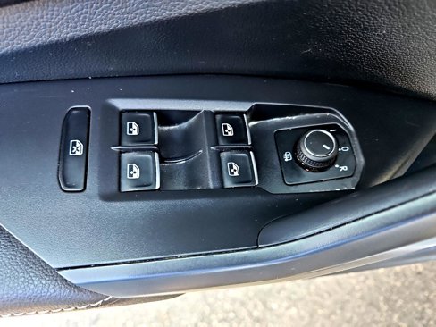 Used 2024 Volkswagen Jetta SE image 18