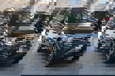 Used 2019 Volkswagen Tiguan SE w/ Panoramic Sunroof Package image 3