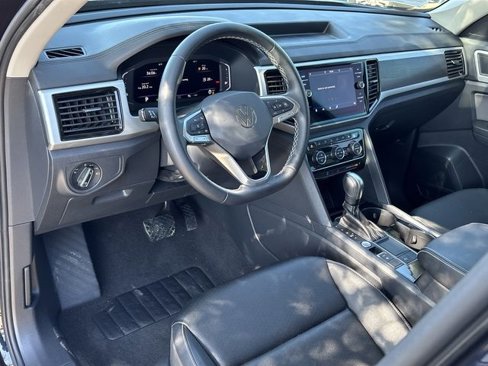 Used 2023 Volkswagen Atlas SE w/ Black Wheel Package image 10