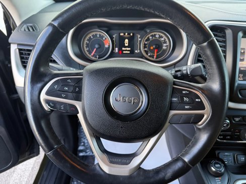 Used 2016 Jeep Cherokee 75th Anniversary image 18