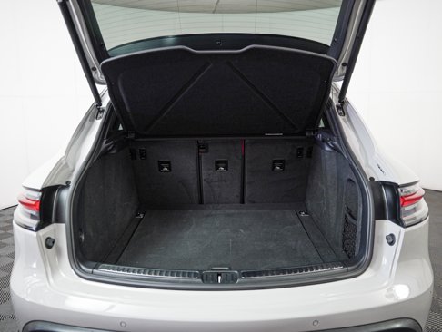 Certified 2024 Porsche Macan w/ Premium Plus Package image 26