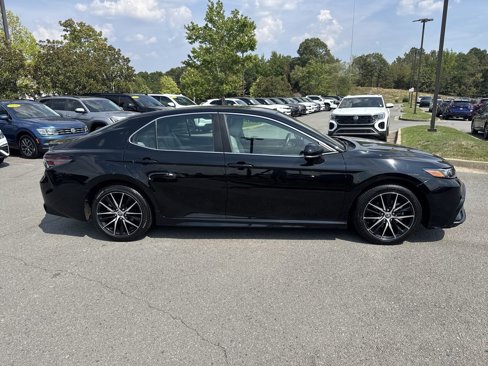 Used 2022 Toyota Camry SE image 4