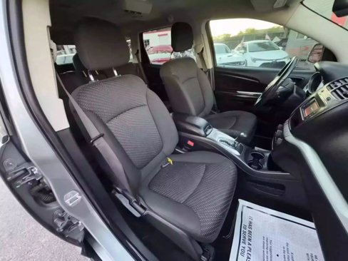 Used 2017 Dodge Journey SE w/ Flexible Seating Group image 32
