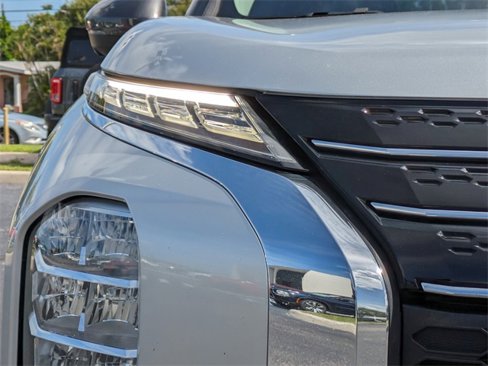 Used 2022 Mitsubishi Outlander SE image 10