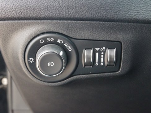 Used 2018 Jeep Compass Latitude image 16