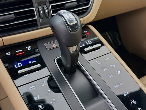 Certified 2022 Porsche Macan image 14
