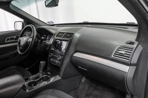 Used 2017 Ford Explorer XLT w/ Equipment Group 201A image 19