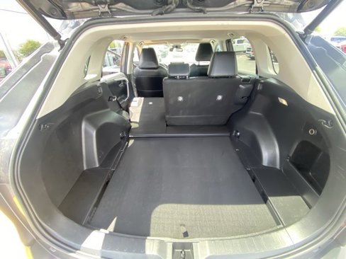 Used 2022 Toyota RAV4 XLE Premium image 27