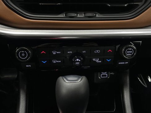 Certified 2024 Jeep Compass Limited image 18