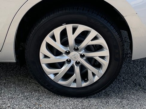 Used 2019 Toyota Corolla LE image 8