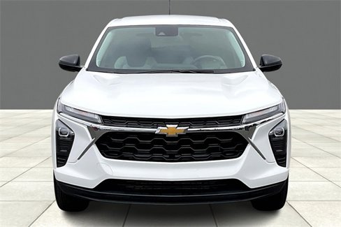 Used 2025 Chevrolet Trax LS image 3