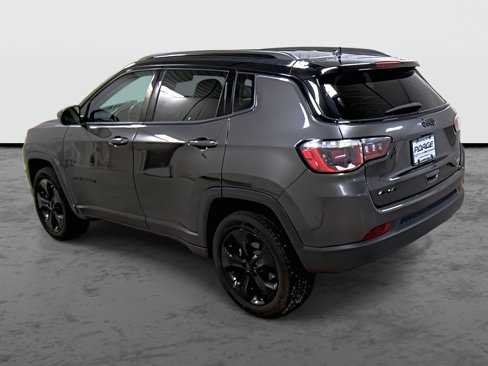 Used 2018 Jeep Compass Latitude image 2