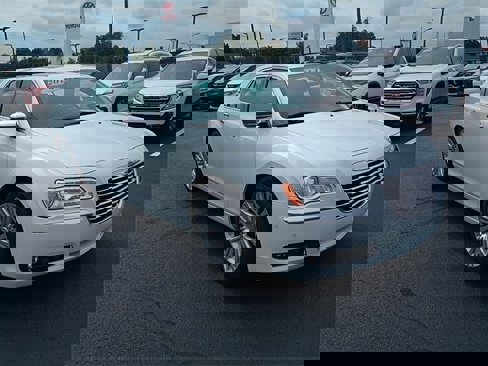 Used 2014 Chrysler 300 C w/ Light Group image 1