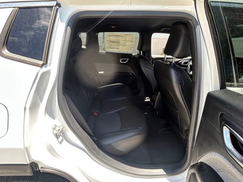 New 2025 Jeep Compass Latitude image 21