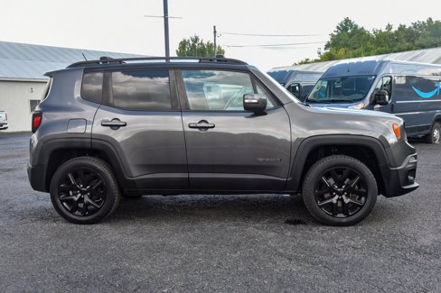 Used 2016 Jeep Renegade Latitude image 2