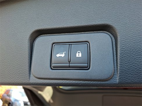 Used 2025 Nissan Rogue SV image 28