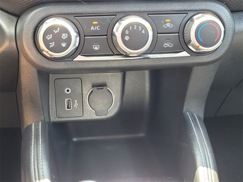Used 2018 Nissan Kicks S image 22