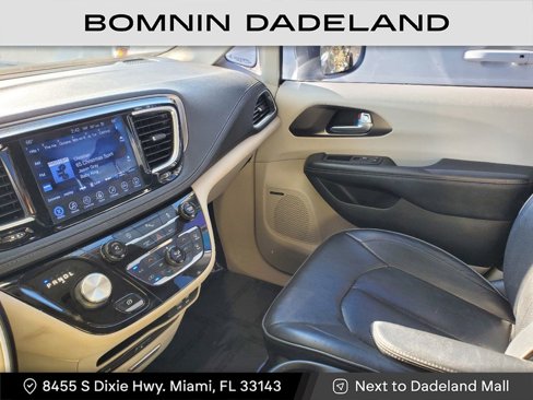 Used 2017 Chrysler Pacifica Limited image 20