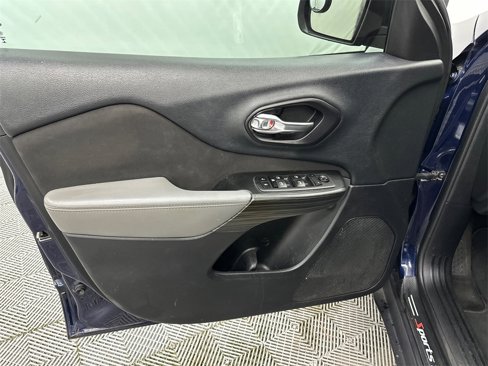 Used 2014 Jeep Cherokee Sport image 10