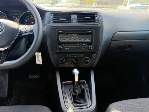 Used 2015 Volkswagen Jetta S image 16