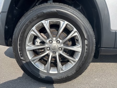 Used 2019 Jeep Cherokee Latitude Plus image 12