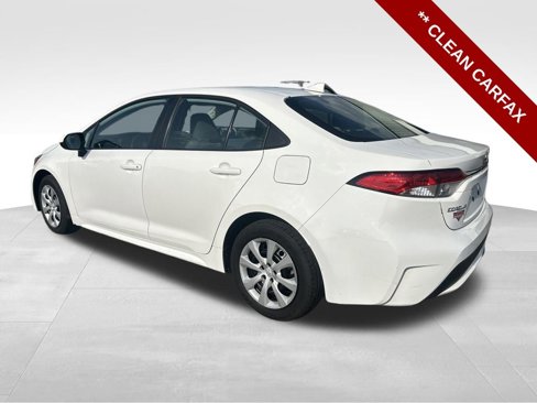 Used 2021 Toyota Corolla LE image 3