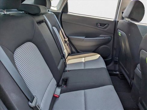 Used 2022 Hyundai Kona SE image 16