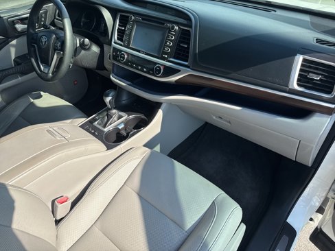 Used 2015 Toyota Highlander Limited image 34